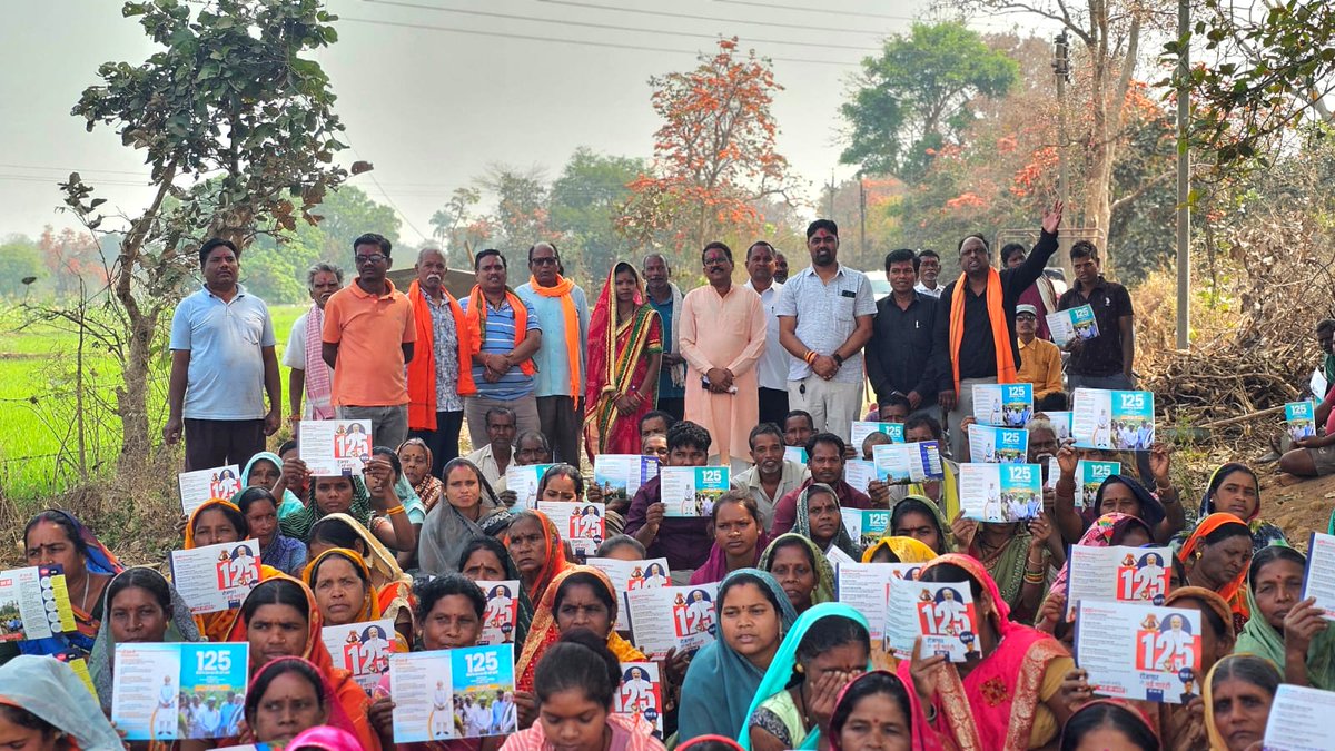 वंदेमातरम 
                वि बी जी राम जी योजना के संदर्भ में चर्चा करने हेतु ग्राम कस्तूरबोड में तालाब निर्माण कार्य कर रहे ग्रामीणों के कार्य स्थल पर पहुंचा
#BJP4INDIA #BJP4Chhattisgarg