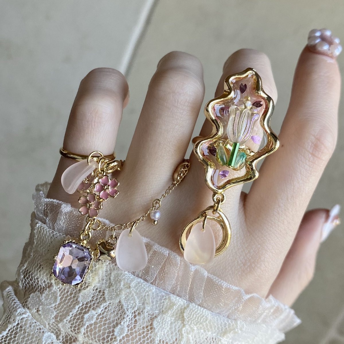 sona_sapinko's tweet photo. こちらの新作ダブルリングたち🌸🐇
抽選販売開始しました！
購入希望者は申し込み可能です🖤❤️🐈 https://t.co/b7wwaqSYid