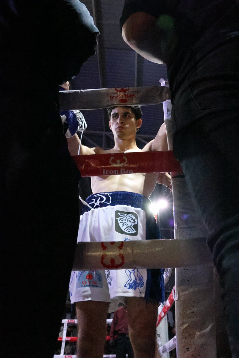 MisterCocoCanal's tweet image. Boxing 🥊😎📸 

Síganme también en mi cuenta de Instagram.com/MisterCocoCanal 

Boxeador: Instagram.com/thereal_charro 

#MisterCocoCanal #BoxeoProfesional #Boxeando #Boxeador