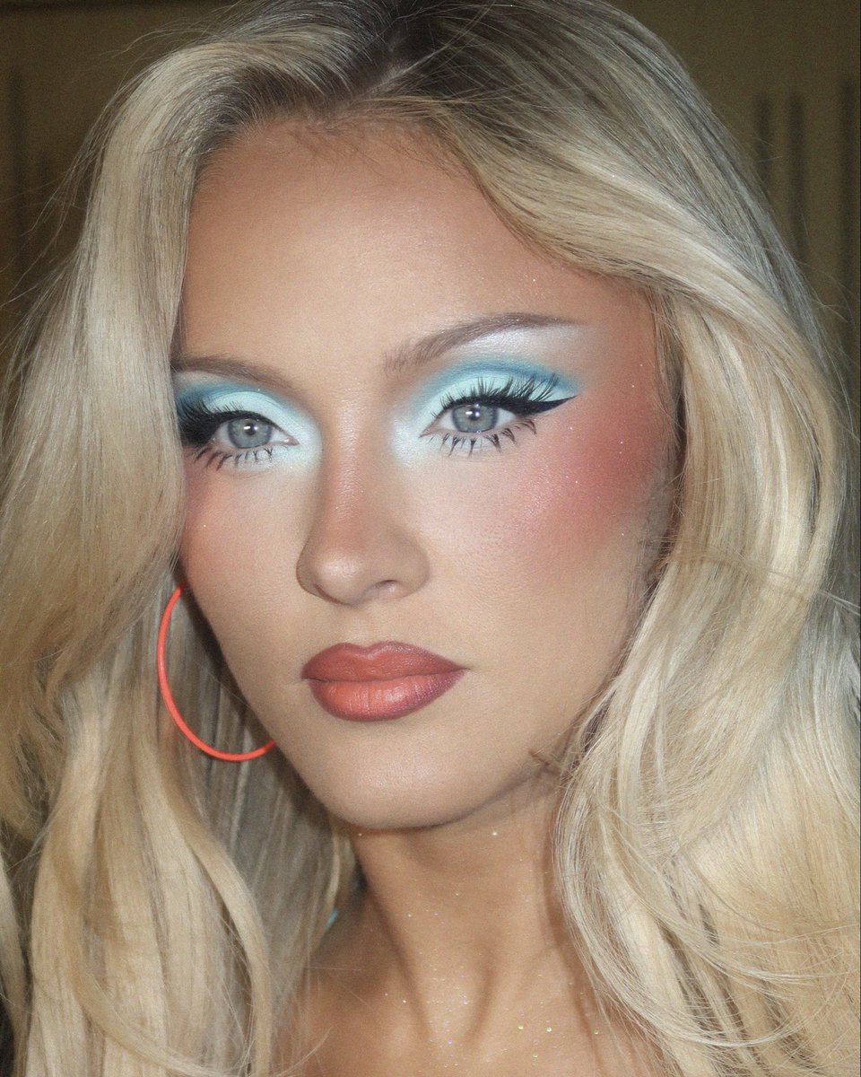 Makeup by Sophia Sinot on Zara Larsson for tonight’s show in Phoenix 🪺