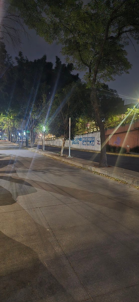 dalp82's tweet photo. @mauriciotabe Apreciable Alcalde por quinta vez y por diferentes medios, le pido de manera personal que sustituya nuestras luminarias tipo vela en la calle de Gutemberg entre circuito y Ejercito, llevo solicitando esta acción desde hace 5 años estan fundidas y viejas. Porfavor https://t.co/shf8ojC2o5