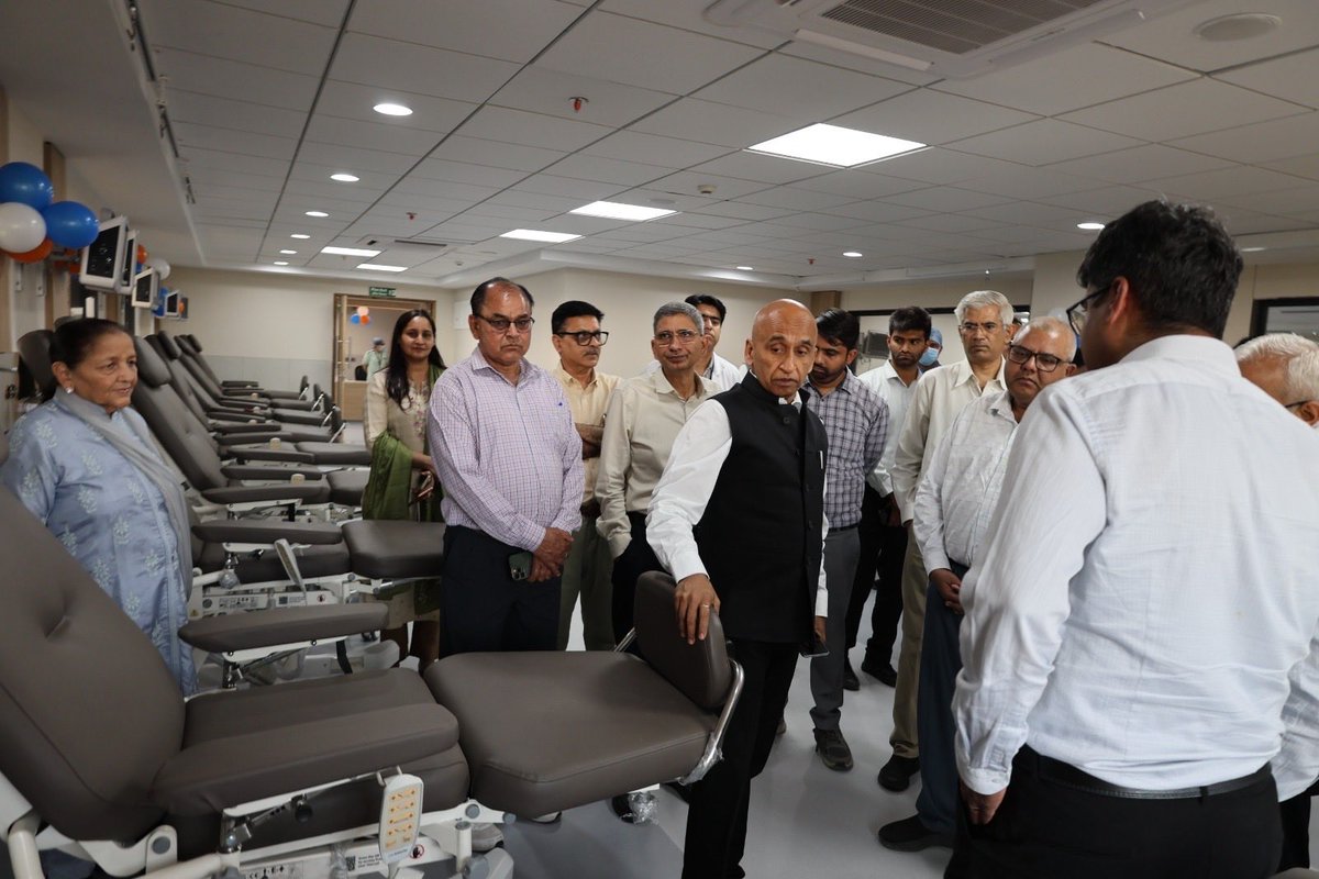 IOCL_Rajasthan's tweet photo. A little comfort,a lot of hope.
IndianOil donates 63 chemotherapy couches to Bhagwan Mahaveer Cancer Hospital &amp; RC, Jaipur, creating three dedicated wards to support ~100 patients daily. Inaugurated by ED&amp;SH,RSO—bringing comfort,dignity and care to patients during chemotherapy. https://t.co/MpFmnjPokP