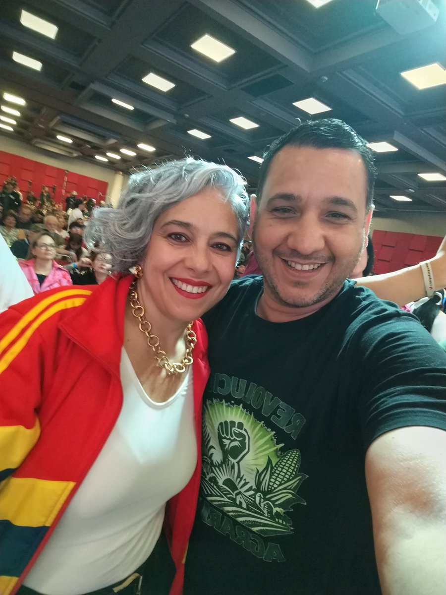 charlesquin's tweet photo. Lo creímos, lo caminamos y lo conseguimos. Hoy el @PactoCol se convierte en la fuerza política más grande del país.
Con el corazón de los territorios. @PizarroMariaJo @IvanCepedaCast https://t.co/GiiwjzAy7C