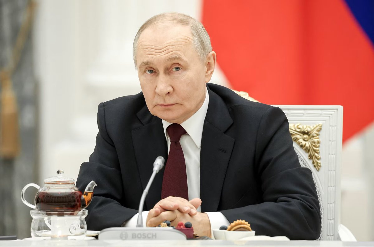🔴 Putin:  

“Batı bize çok açık bir ders verdi:

Onlara göre insan hakları, İsrail’in çıkarlarının başladığı yerde başlar, bittiği yerde sona erer.”