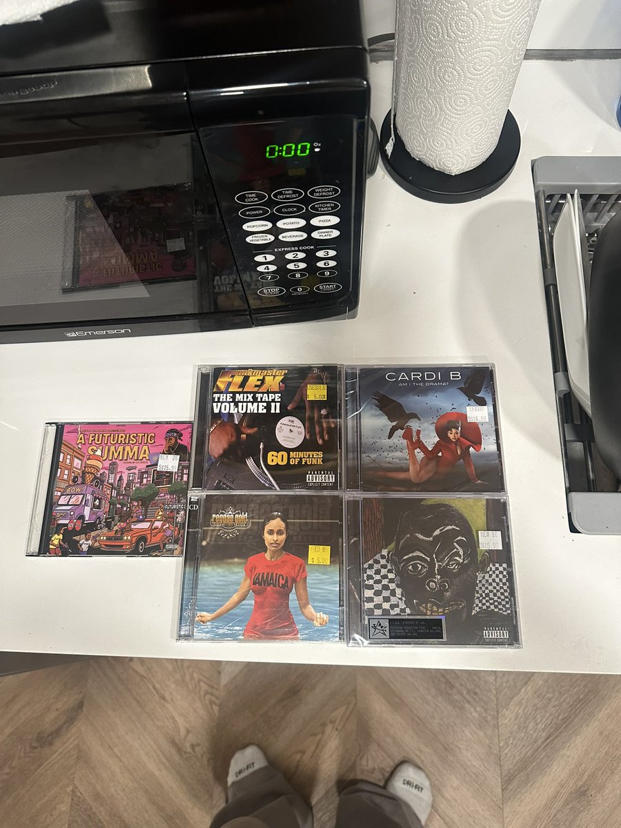 03BOUJEE tweet media