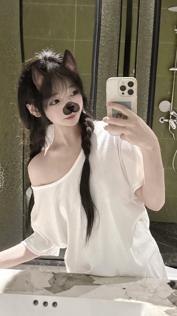 MeganAdams637's tweet photo. 狗学校终于放我出来了 https://t.co/jpa172eJNP