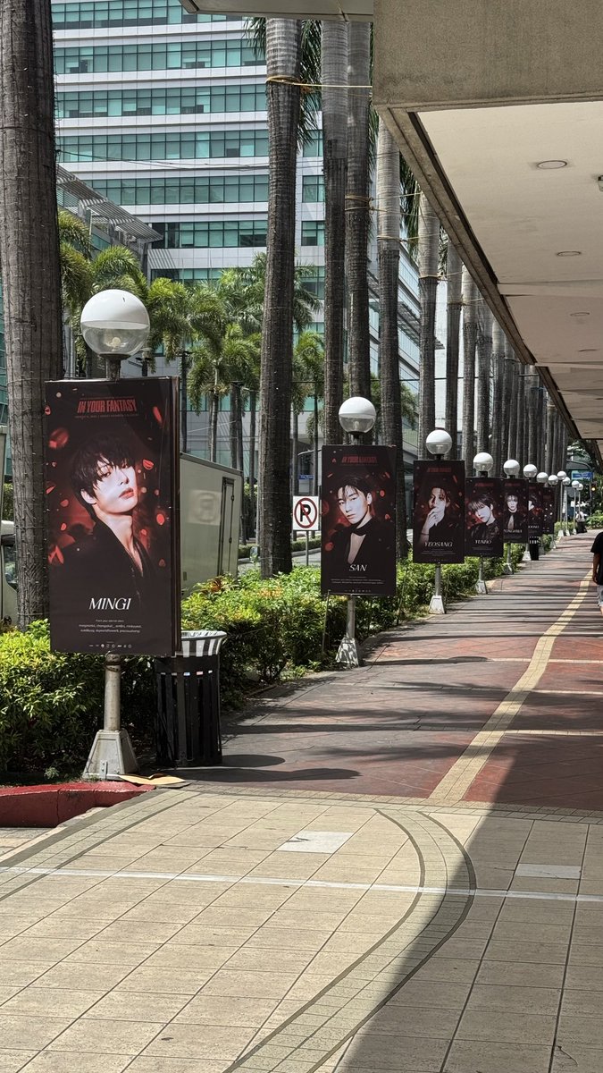 yunhokr's tweet photo. GUYS THE BANNERS ARE UP IM ACTUALLY SHAKING ANG POPOGI NAMAN NETO #InYourFantasy_MNL #ATEEZinManila https://t.co/3IlT8Vxnhv