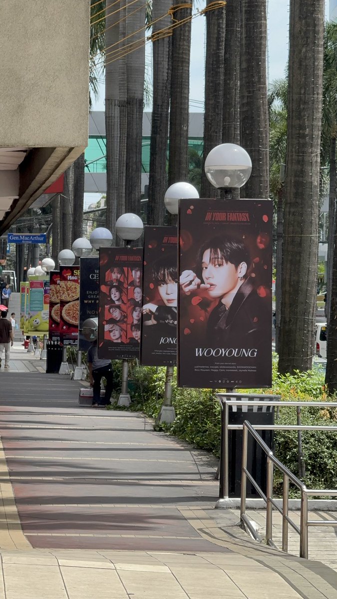 yunhokr's tweet photo. GUYS THE BANNERS ARE UP IM ACTUALLY SHAKING ANG POPOGI NAMAN NETO #InYourFantasy_MNL #ATEEZinManila https://t.co/3IlT8Vxnhv
