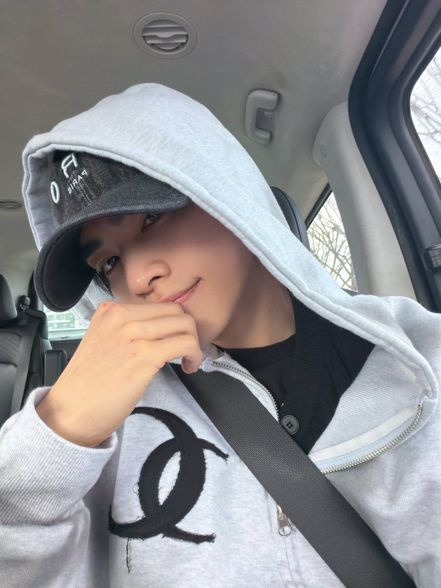 Your JunJun 💬 tweet media