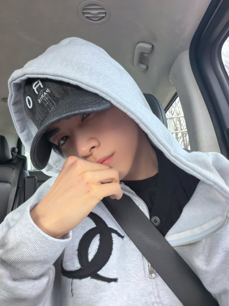 Your JunJun 💬 tweet media