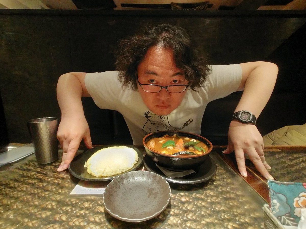 おはよぃ！

今日はジムが休みなので、家で仕事からスタート！

16時くらいからSHOWROOMでカラオケ配信を音質調整しながらやります！

配信のカラオケって自分でモニター聞いて微調整が出来んから難しい！

画像は、昨日横浜で食べたスープカレーと友人のハッシー。

#おはよぃ
#ハッシー