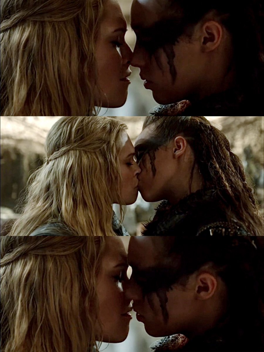 Ormlycia's tweet photo. their first kiss changed lives https://t.co/raGeD6y0W1
