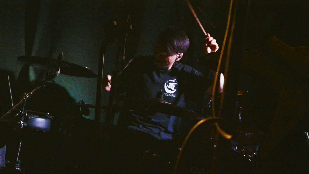 COLLAPSE tweet media