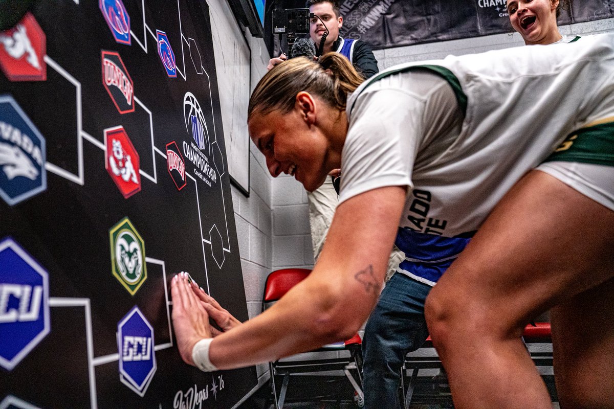 CSUWBasketball's tweet photo. Catching a 𝙂𝙍𝙊𝙊𝙑𝙀 💃

#Relentless x #CSURams https://t.co/sb5EpKP4Ao