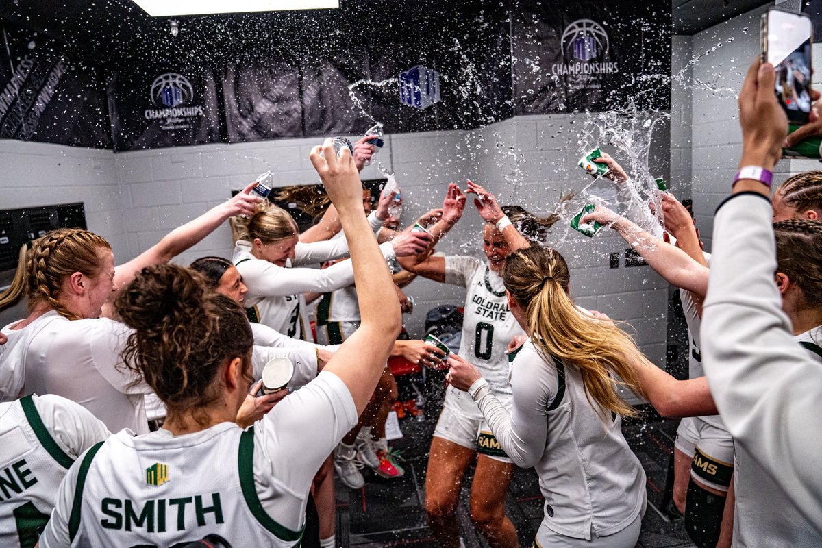 CSUWBasketball's tweet photo. Catching a 𝙂𝙍𝙊𝙊𝙑𝙀 💃

#Relentless x #CSURams https://t.co/sb5EpKP4Ao