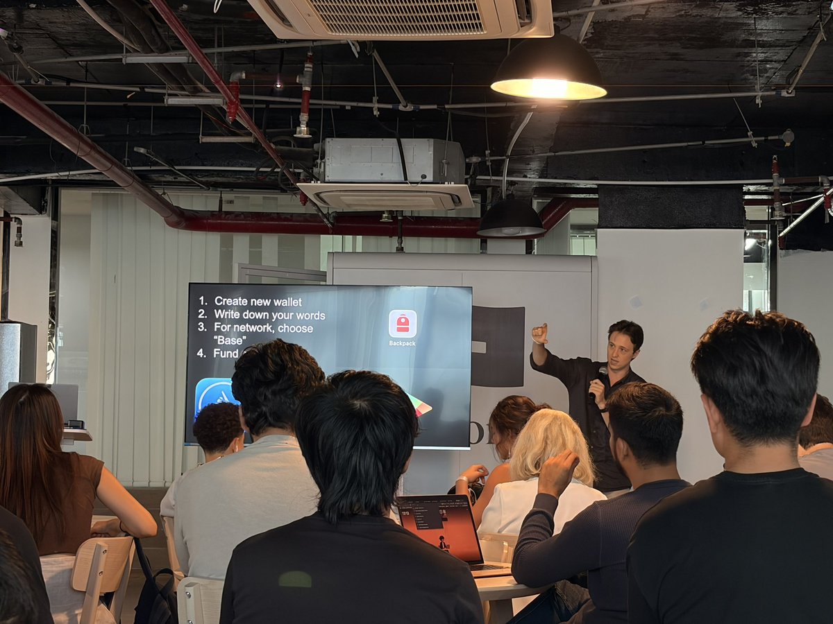 nikkideyy tweet media