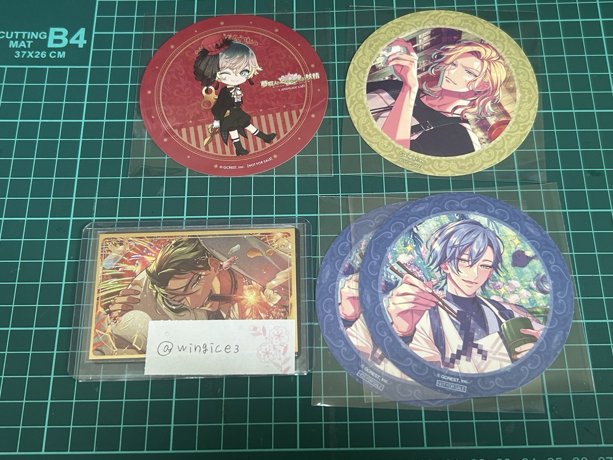 wingice3's tweet photo. 【求】
eeoCafeコラボ特典ポストカード
ダステ

〖譲〗
各コラボ特典(画像参照)
『メリーローズ ベラノーラ ゴースト ベルベット オスカー イツキ フォルクス&amp;メル カナン＆ベツェル ヒース＆プラオ シハル＆ベラノーラ』

コースターは複数提供可 https://t.co/1h45IXhsmT