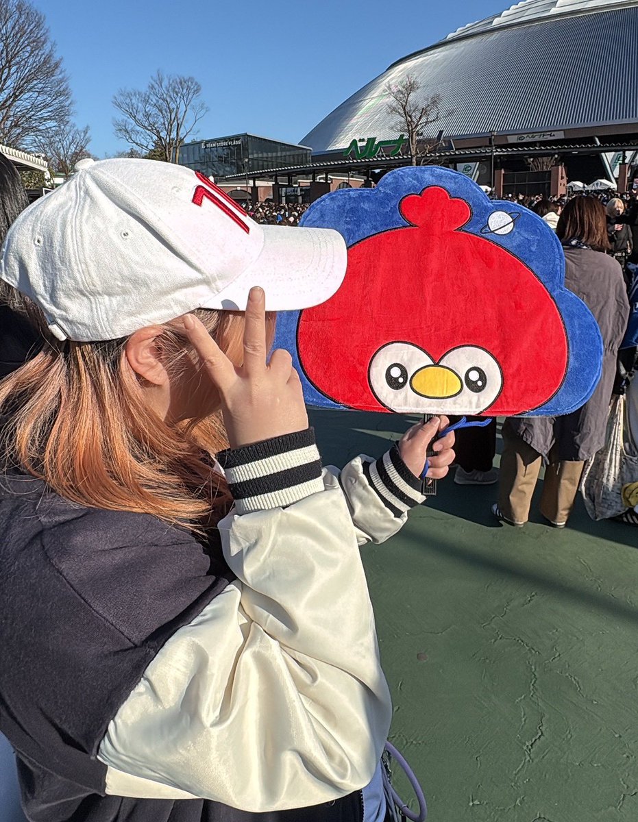marun701pjs's tweet photo. 久しぶりにオッパ達に会えるのも嬉しくてアプグレで花道目の前の神席で参戦できた事が幸せだった💙
痛いはずなのに、寒いはずなのに、笑顔で走り回って楽しませてくれてありがとう😊一生ついてく❣️
改めてss10完走おめでとう🎉
ss11は東京ドームでね！約束🤙💙🐣
#SUPERJUNIOR
#SUPERSHOW10inJAPAN https://t.co/zpPx7MBfG3