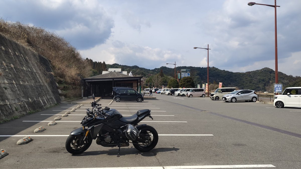 ie316's tweet photo. 厳木まで行ったけど、寒いのよ
#GSX-S1000
#厳木
#佐賀 https://t.co/IRoA4bYDPf