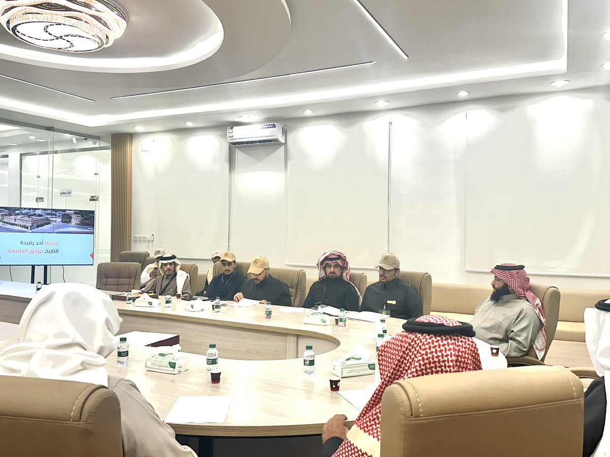 HCPahadrufidah's tweet photo. عدد من أعضاء المجلس الإستشاري لمدينة أحد رفيدة الصحية في لقاء مع فريق المدن الصحية بأمارة منطقة عسير لمناقشة التأسيس ومتطلباته وأهداف المدن الصحية وتطلعات المجتمع المحلي ورؤية محافظة أحد رفيده لمستقبل المدينة الصحية https://t.co/0dhPdXfOdO