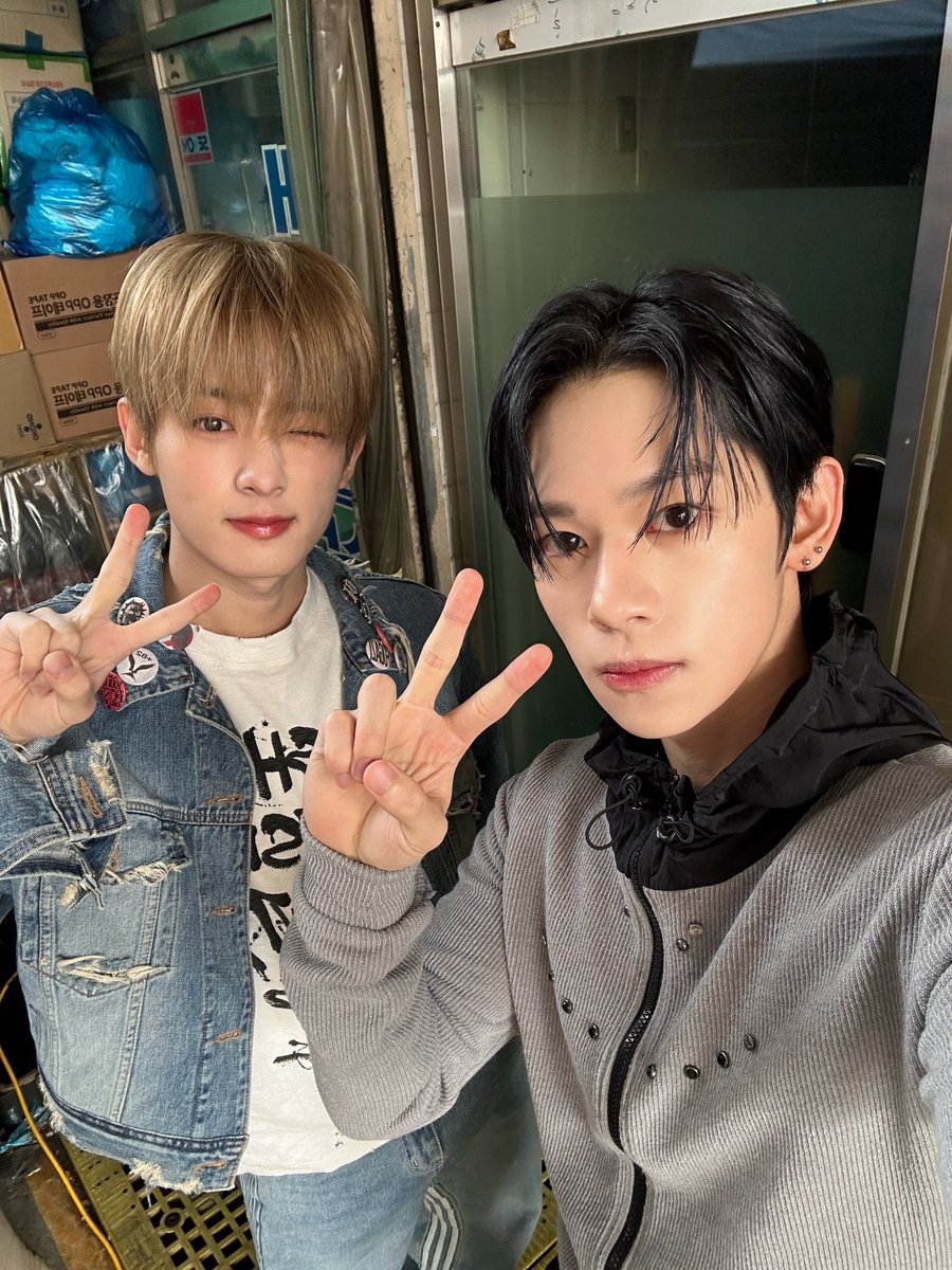 스티부형 해피벌스데이🙌🎉🥳

#우노 #WOONO 
#스티브로_가득찬_봄의_시작
