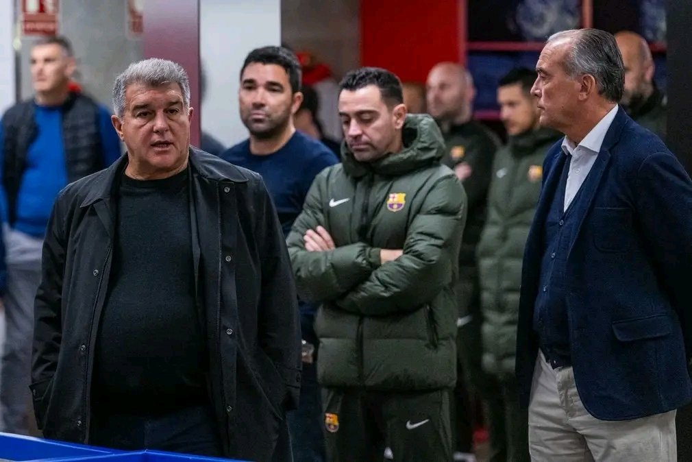 oltsport_'s tweet photo. Xavi: "There was a media campaign against me, and even worse, Alejandro started talking to players like Sergi Roberto, Araújo, Pedri and Raphinha, telling them that I wanted to sell them."

"People need to understand this, this is my story. I remember Sergi Roberto, who is my friend and was the captain, came to me and said: Xavi, is it true that you don’t want me to continue?"

"I told him it was the complete opposite, and that they were attacking me precisely because I was defending the renewal of his contract. After that, he told me that Mr. Alejandro was spreading this story among several players."

🎙️ Did the players believe you?

"I think so. I have always been honest. I did it with Piqué, my teammate for many years, and with my friend Jordi Alba, I told him that the time had come to leave. So how could I not be honest with the others? I am a football man, and the rules of the dressing room are clear. If you are not honest, you lose the dressing room. But Alejandro tried to destroy this narrative, and he is still doing it to this day, which is why I am giving this interview."

🎙️Are you speaking out of resentment?

"Absolutely not. There are many things that hurt me, but I am not speaking out of revenge, I am speaking out of justice. I want people to know that things at Barça are not working well. I lived it myself, and this is my message to the fans. I respect the players, Hansi Flick and the club, but I am speaking to protect myself. The players cannot speak about me because the situation is very tense."

🎙️ This interview could influence the elections, and some may accuse you of opportunism…

"What I want is for the members to understand what is happening inside Barça. And honestly, the club needs a complete change from top to bottom, in its structure, organization and professionalism. For me this is very clear, and people must hear it from me. We cannot rely on people who are not noble."

"They make you believe that Barça is either with me or against me. It’s the slogan of ‘against everyone’. This is their way of working, and it’s unfortunate for Barça."

"I am not against Laporta, I am with Barça."

"We need honest people. For 20 years we have lived through conflicts, Cruyffists, Laportists, Sandroists, Núñezists… everyone should be part of Barça."