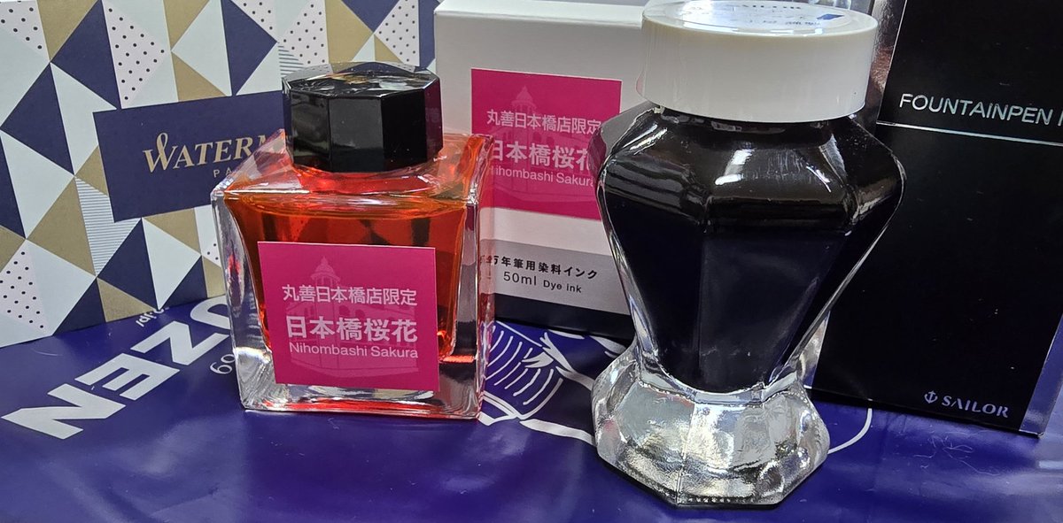 Jazznyanko22's tweet photo. ちょっと寄ってみようだったのだけど、気がつけば色々なワークショップでめっちゃ楽しんでいた😁
こういうイベント大好き!
石丸さんのインク工房、いきなり予約できたので、ノープランだったけど直感だけで素敵なインクを作ってもらった💖
#丸善日本橋
#丸善世界の万年筆
#andB
#PILOT
#SAILOR https://t.co/O5T0HOhxwF