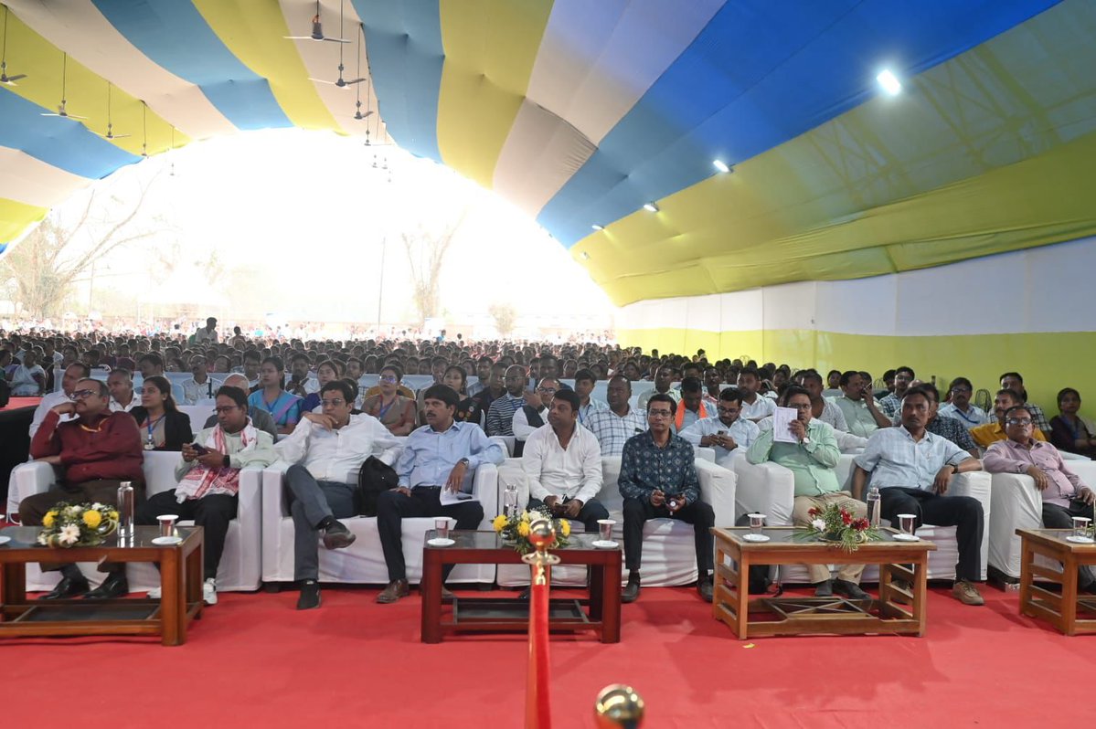 श्री राजीव रंजन सिंह उर्फ ललन सिंह, माननीय केंद्रीय मत्स्यपालन, पशुपालन एवं डेयरी मंत्री, भारत सरकार के  द्वारा  वर्चुअल माध्यम से असम में विभिन्न परियोजनाओं के  भूमिपूजन एवं उद्घाटन के उपलक्ष्य पर संबोधन किया गया।
#viksitmpkabudget #bharatvistaar #Bharat #upldb #fish #animal