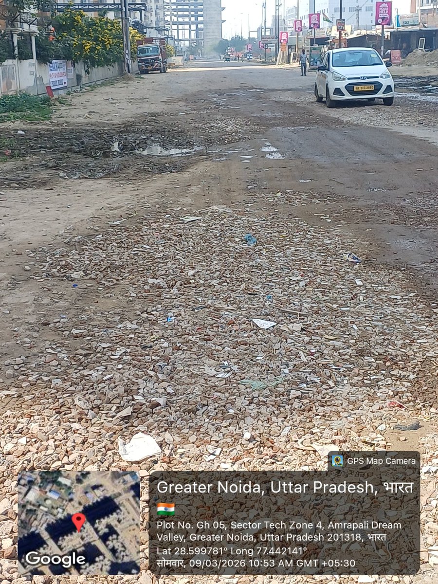 rathore12346's tweet photo. @OfficialGNIDA महोदय,ये दोनों रोड Centuraian Park के आगे और पीछे गाव की और के है और ACEO जी ने फरवरी में कार्य शुरू होने को लेकर आश्वस्त भी किया और अब आपके अधिकारी मार्च अंत में कह रहे हैं।
क्या अधिकारी या नेता के घर के आगे ऐसा सम्भव है।धन्यवाद।
@tejpalnagarMLA @dr_maheshsharma https://t.co/irD47BxIxh