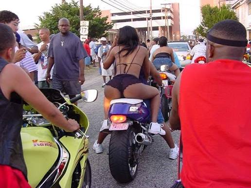 Queremos fotos en moto algo asi quien para salir , enviar foto de 🏍️