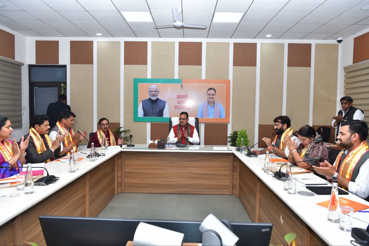 ca_shivsharma's tweet photo. राजस्थान के माननीय मुख्यमंत्री श्री भजनलाल शर्मा जी के मार्गदर्शन में मुख्यमंत्री निवास पर आयोजित बैठक में सहभागिता करने का अवसर प्राप्त हुआ।

#cmo #chiefminister #rajasthan https://t.co/JZHlIOqVMs
