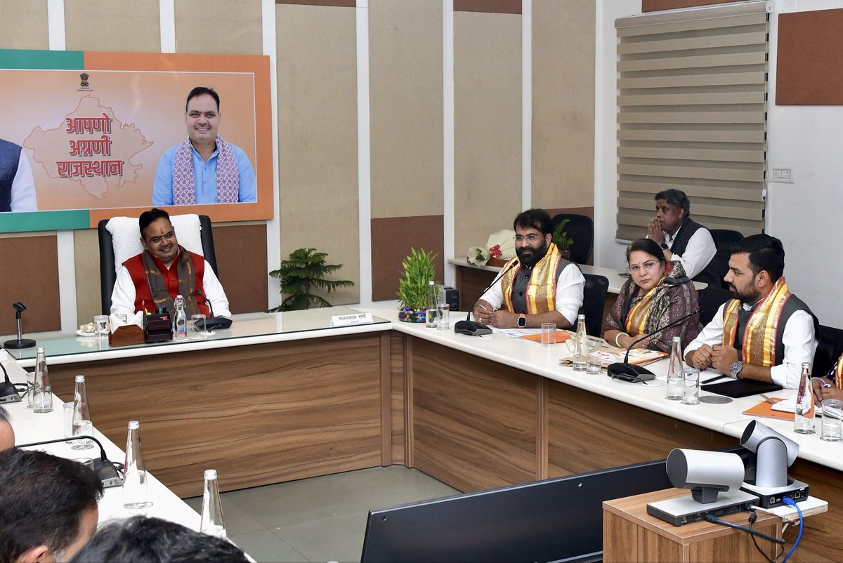 ca_shivsharma's tweet photo. राजस्थान के माननीय मुख्यमंत्री श्री भजनलाल शर्मा जी के मार्गदर्शन में मुख्यमंत्री निवास पर आयोजित बैठक में सहभागिता करने का अवसर प्राप्त हुआ।

#cmo #chiefminister #rajasthan https://t.co/JZHlIOqVMs