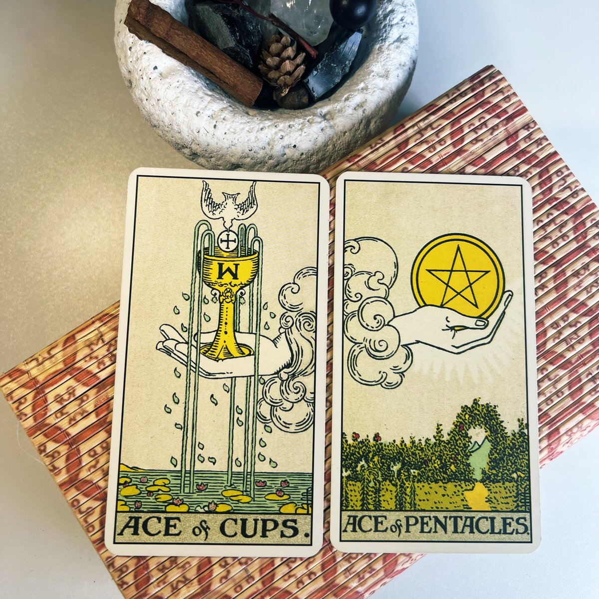 🌱 แด่ผู้ที่ผ่านมาพบเห็นข้อความนี้

ช่วงนี้ชีวิตกำลังจะเปิดประตูอะไรบางอย่างที่ดีมากๆเข้ามา มันไม่ใช่แค่เรื่องโชคเล็กๆน้อยๆ แต่เป็นจังหวะการเริ่มต้นที่มีความหมาย บางอย่างกำลังไหลเข้ามาในชีวิตคุณแบบค่อยๆแต่ชัดเจน

อย่างแรกเลย คือเรื่องของความรู้สึกดีๆ ความสัมพันธ์บางอย่าง