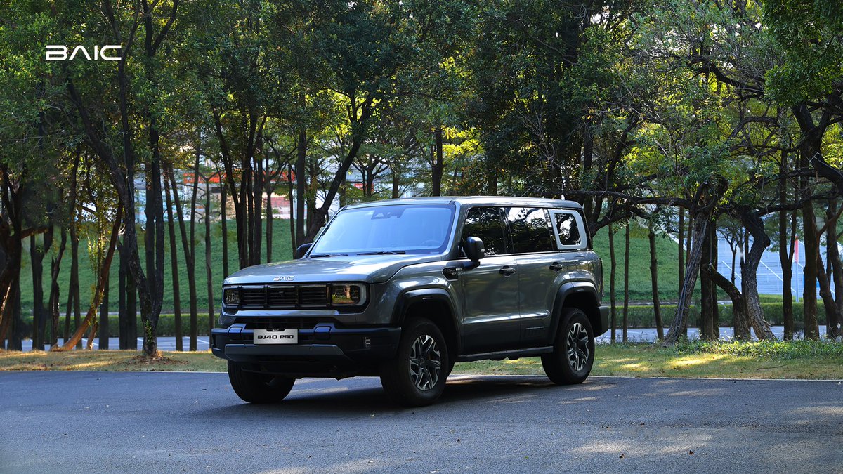 baicglobal's tweet photo. Green trees, warm sunlight, and open roads. The season is calling you to explore. The BJ40PRO waits quietly, ready for every journey beyond the city.
#BAIC #BAICENJOYOURIDE #BJ40PRO #Spring https://t.co/wOeVpBq4mJ