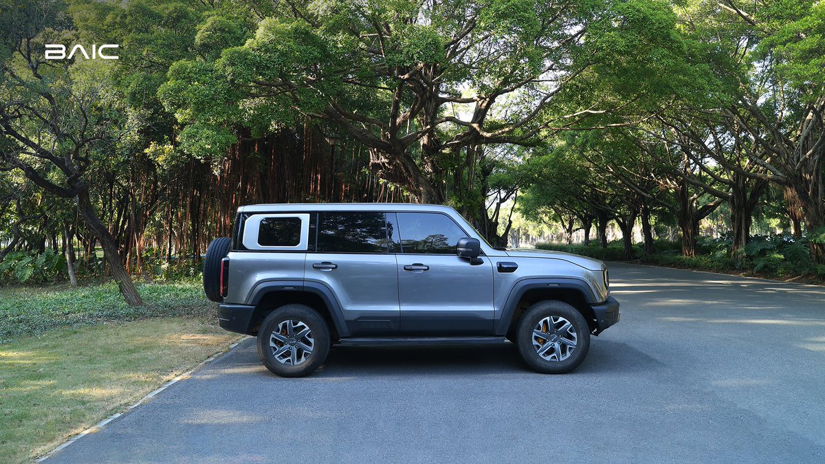 baicglobal's tweet photo. Green trees, warm sunlight, and open roads. The season is calling you to explore. The BJ40PRO waits quietly, ready for every journey beyond the city.
#BAIC #BAICENJOYOURIDE #BJ40PRO #Spring https://t.co/wOeVpBq4mJ