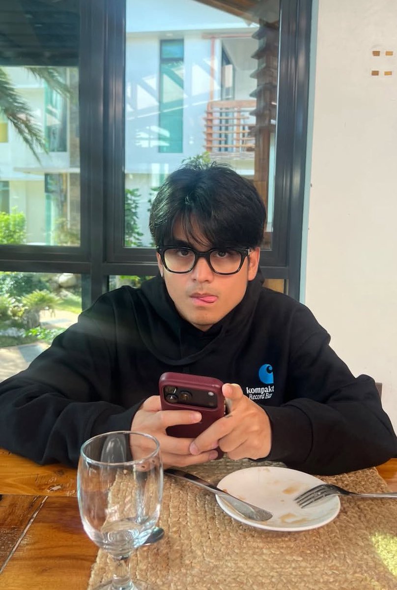 willashdarling's tweet photo. will ashley sightings from renz !!! 🤍 https://t.co/8acFqbHtIc