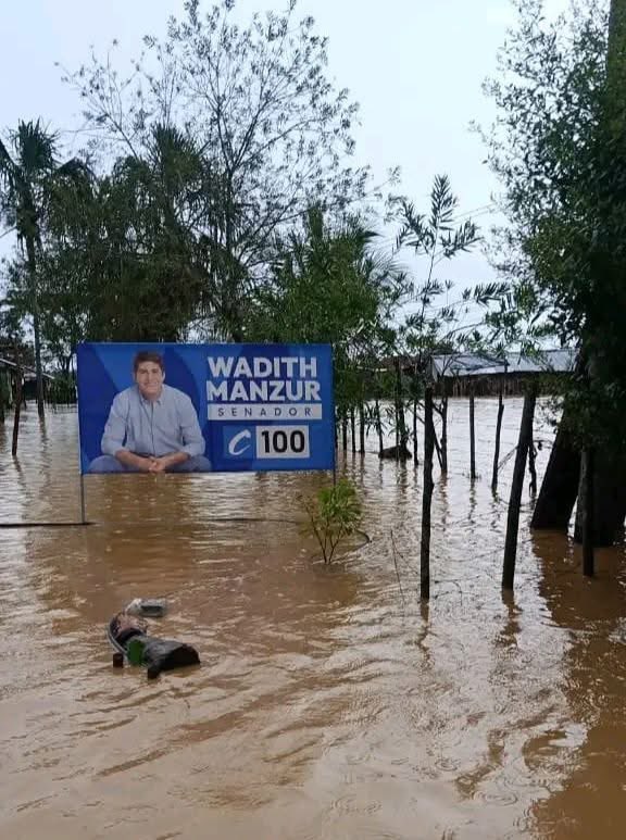 ¿Cómo es posible que este corrupto haya obtenido una curul en el Senado?

¿Será que Colombia es un país inviable o qué es lo que está pasando? 😡