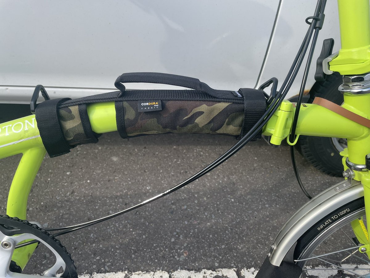 paota33's tweet photo. ブロンプトンのキャリーハンドル買っちった!
#rinproject #brompton #おりたたぶ https://t.co/jpOt7LinFt