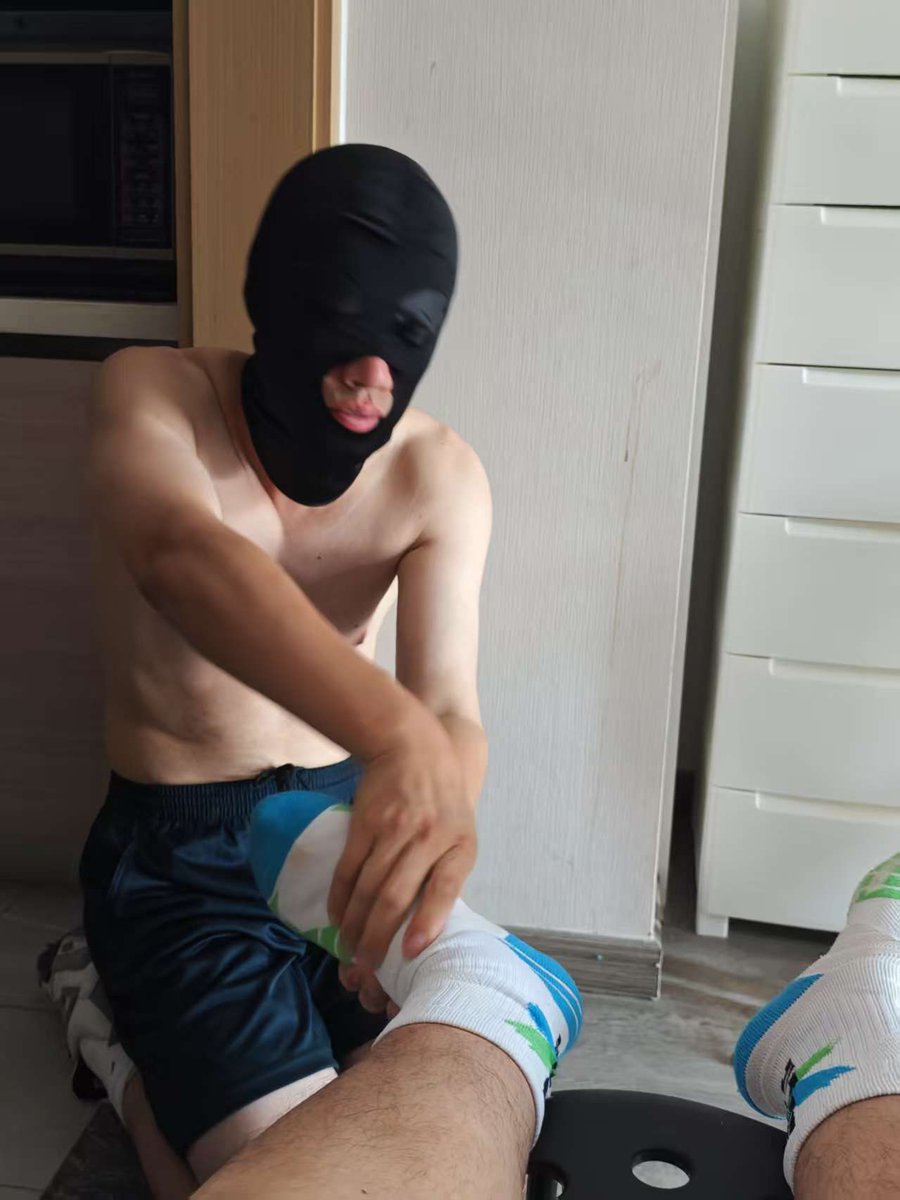 duocangdc's tweet photo. 捏脚，喝尿，吞精
贱狗的一条龙服务
#南京 #生活化 ＃sm https://t.co/TfaRXMVWio