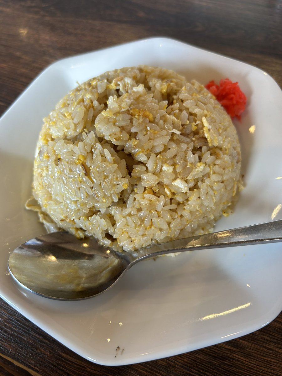 fish_taro_pp's tweet photo. 無性にチャーハン食べたくなって
車で5分のラーチャン家🍜

明日健康診断だから背脂はやめといた✋ https://t.co/ZTkbk8Ac4x