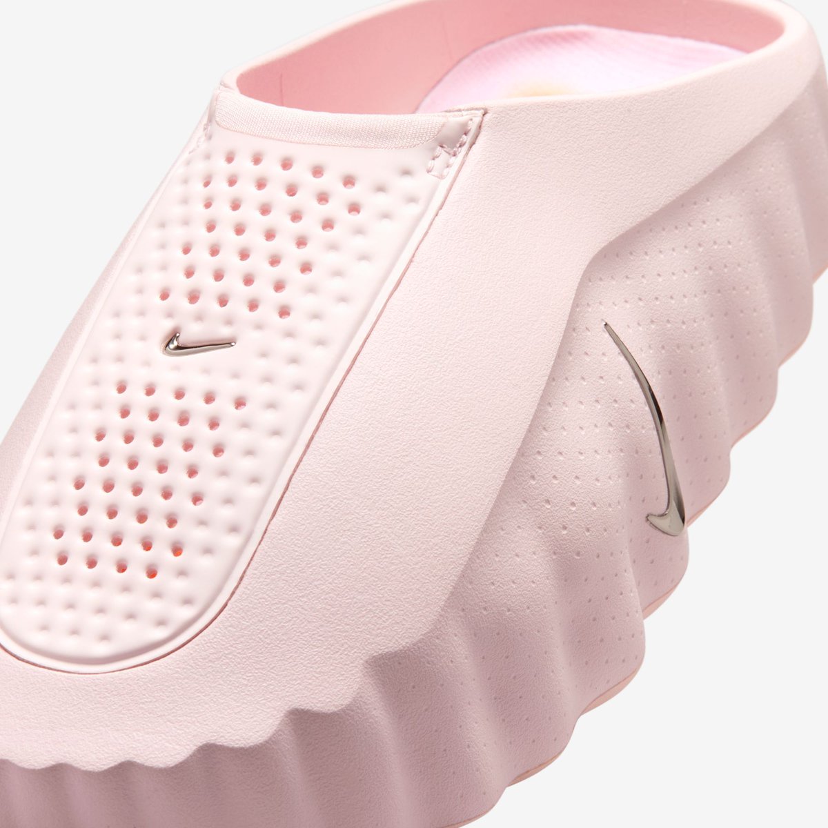 OFFICIAL IMAGES: Nike Mind 001 "Pearl Pink" 🧠🌸

🗓️ Summer 2026
💰 $95