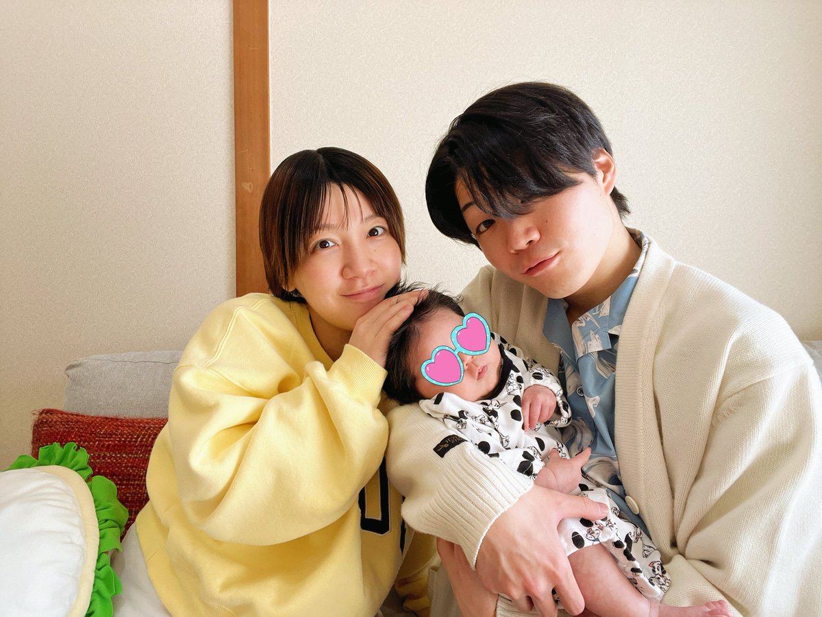 Oumiz_home's tweet photo. ★ご報告★

ずっと2人で家族でしたが、我が家に新しい家族が増えました。
３人家族になってより一層、家族の絆が深まった気がしています。

本日より誕生の
淡海優と瑞生の家族アカウント。日常を気ままに発信していきます〜

これから温かく見守っていただけますと幸いです🙌 https://t.co/OTFnd3Kdt5