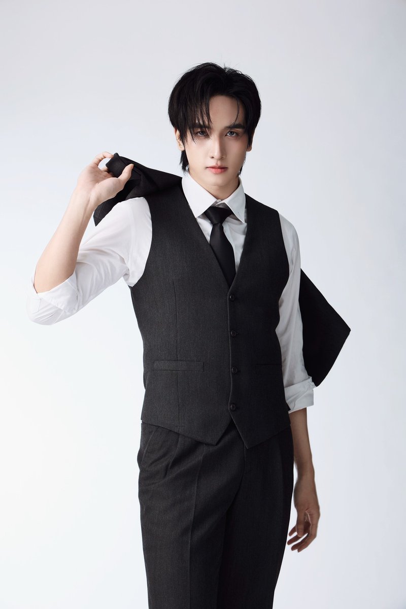 RealEntOfficial's tweet image. ตามติด #กองทัพพีค ลุยถ่ายทำซีรีส์เกาหลี Global Short-Form "The Devil’s Kiss" ในบท "Lucien" ท้าทายบทปีศาจเต็มตัวครั้งแรก! เรื่องราวแฟนตาซีเข้ากับความโรแมนติกอย่างเข้มข้น ถ่ายทอดด้วยพลังอารมณ์ของตัวละครที่ชวนติดตาม เตรียมรับชมเร็ว ๆ นี้!

#TheDevilsKiss #KongthapPeak