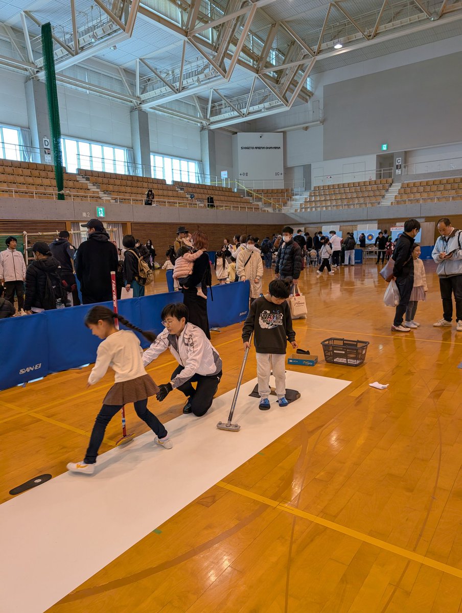 昨日開催されたおかやまスポーツフェスティバル、無事終了いたしました。
昨年よりも多い390人と非常に大変多くの方に体験して頂く事が出来ました。
本当にありがとうございました✨
興味を持たれた方は是非体験会でお待ちしています。
お気軽にお越し下さいね。
一緒にカーリングをしましょう☺️