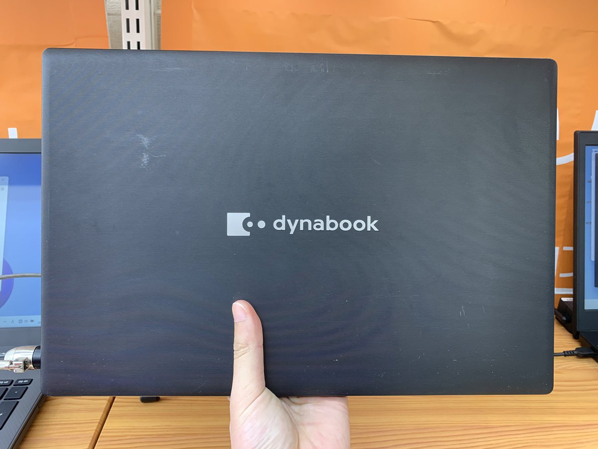 PCcomfullAKB4's tweet image. 状態の良い15インチノート✨

10世代CPUに、メモリ16GB入りの安心構成！
Officeやネットサーフィン、リモート会議等も快適に行えます♪

薄型ですが、端子類はひと通り付いており、ご家庭や事務所での使用も無問題👍

5台限り！
#dynabook #P55 #秋葉原