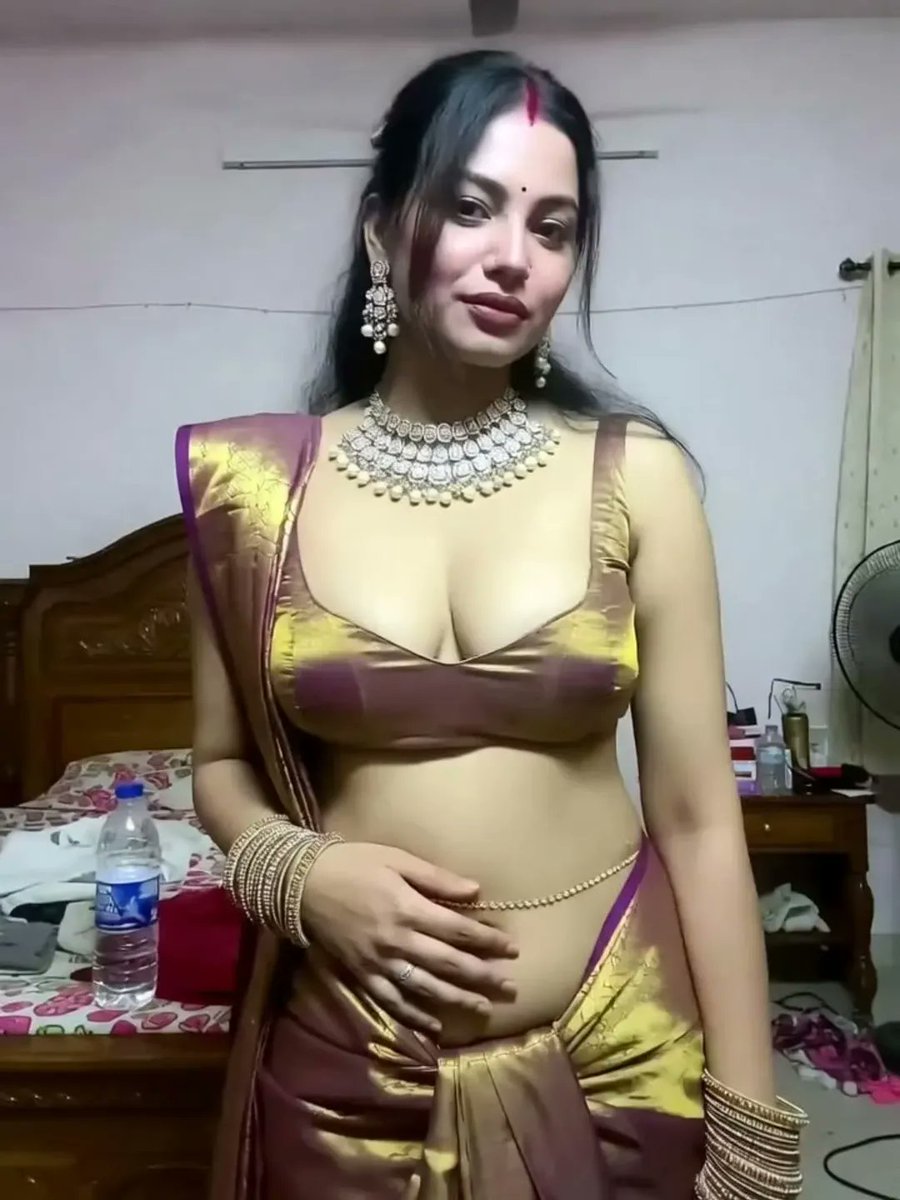 Romabhabhii's tweet photo. Aajkal ke jawan ladke apni gf ko mana karke mere piche kyon pade hai https://t.co/JVBuGl8GiG