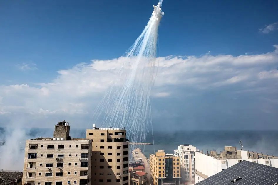 🚨 BREAKING: 

israel fired white phosphorous over Lebanese homes, Human Rights Watch says