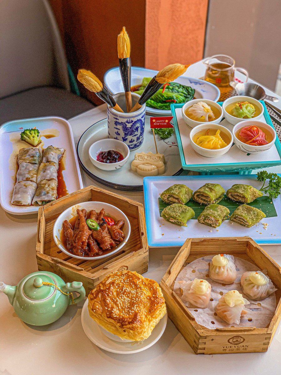 Rebotr Bums tweet media