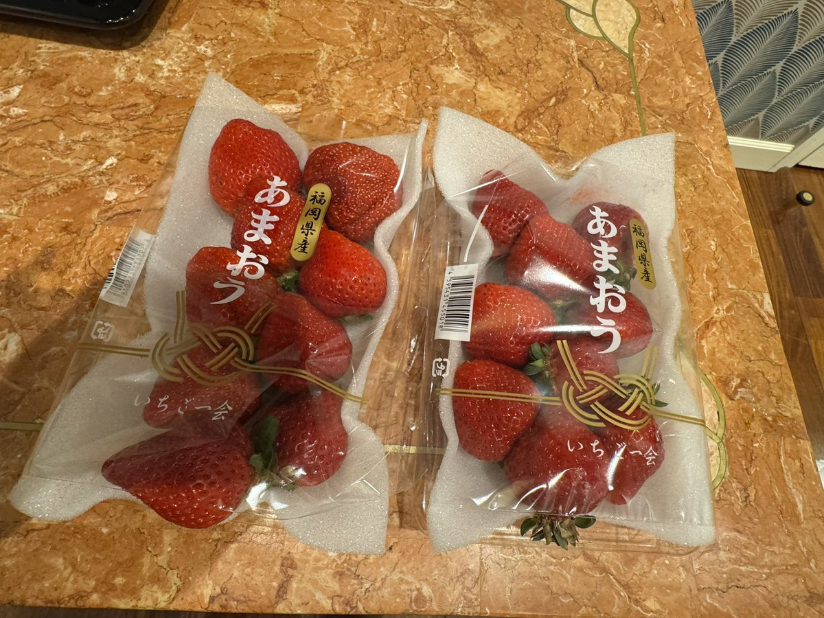 momonannnn's tweet photo. 大好きないちごゲット〜🍓🤍 https://t.co/9nIqiuF8bS