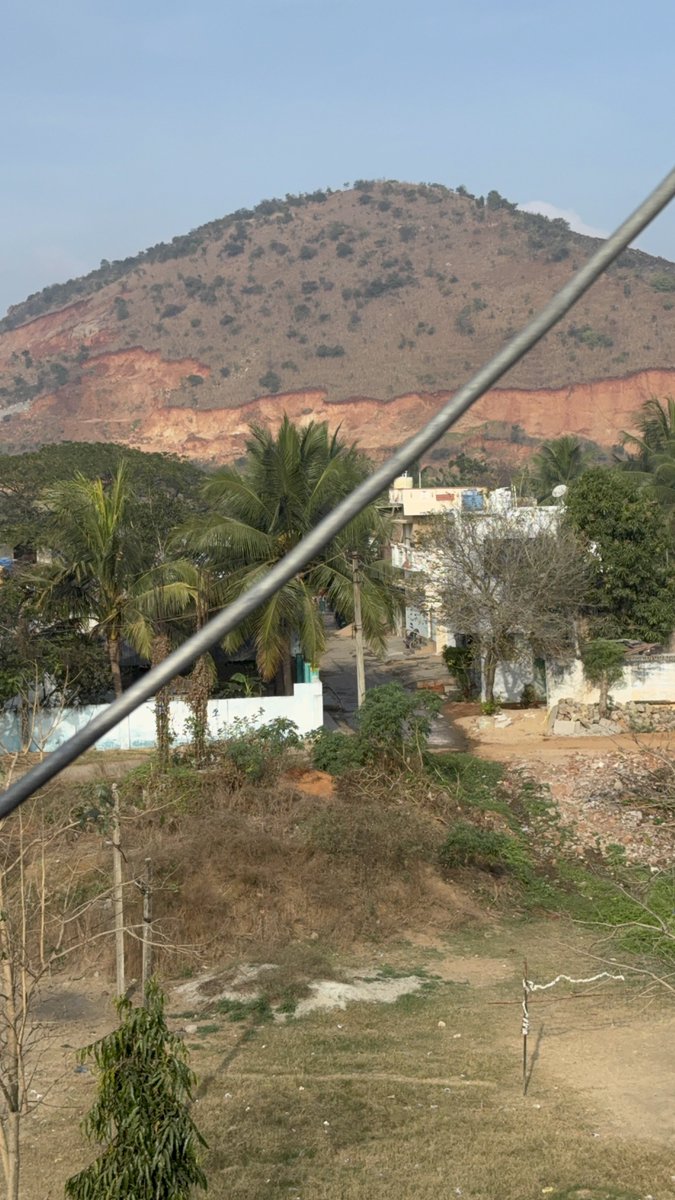 UttarandhraNow's tweet image. తిరుపతి జిల్లాలో మైనింగ్ మాఫియా..

కరిగిపోతున్న కొండలు, గుట్టలు 

నోరు మెదపని పర్యావరణ శాఖ మంత్రి పవన్ కళ్యాణ్ గారు

#SaveEnvironment #Tirupati #PawanKalyan #AndhraPradesh
